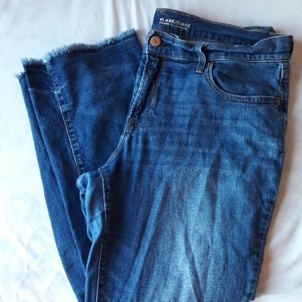 Flare Mid-rise Capris Jeans